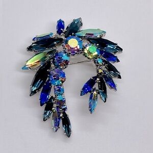 Vtg Juliana DE Delizza Elster Blue Green AB Aurora Borealis Leaf Spray Brooch 2”